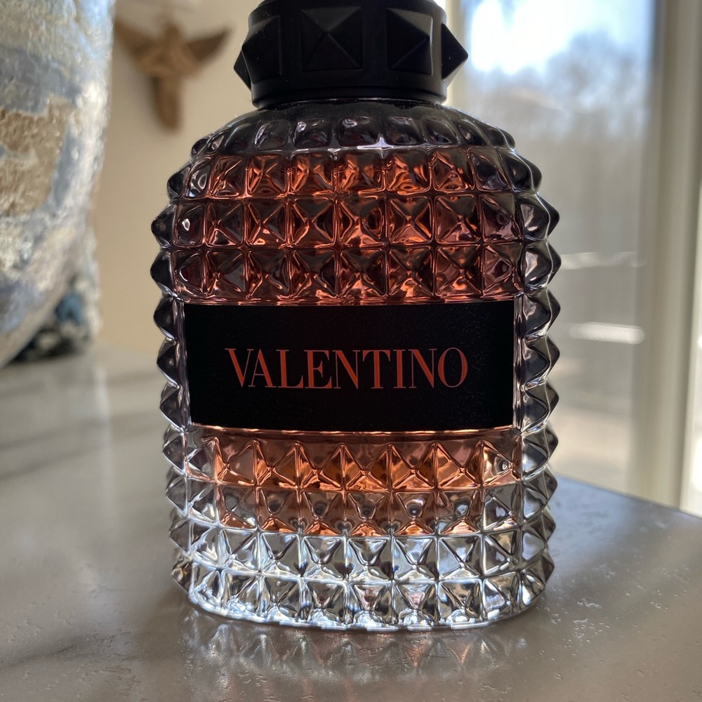 Like NEW! Valentino Born In Rome Intense